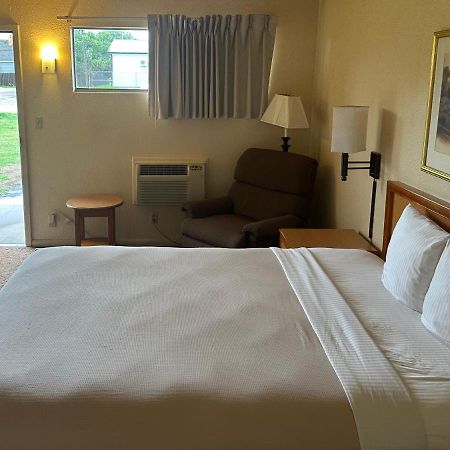 Big Bend Traveler'S Inn Great Bend Zewnętrze zdjęcie