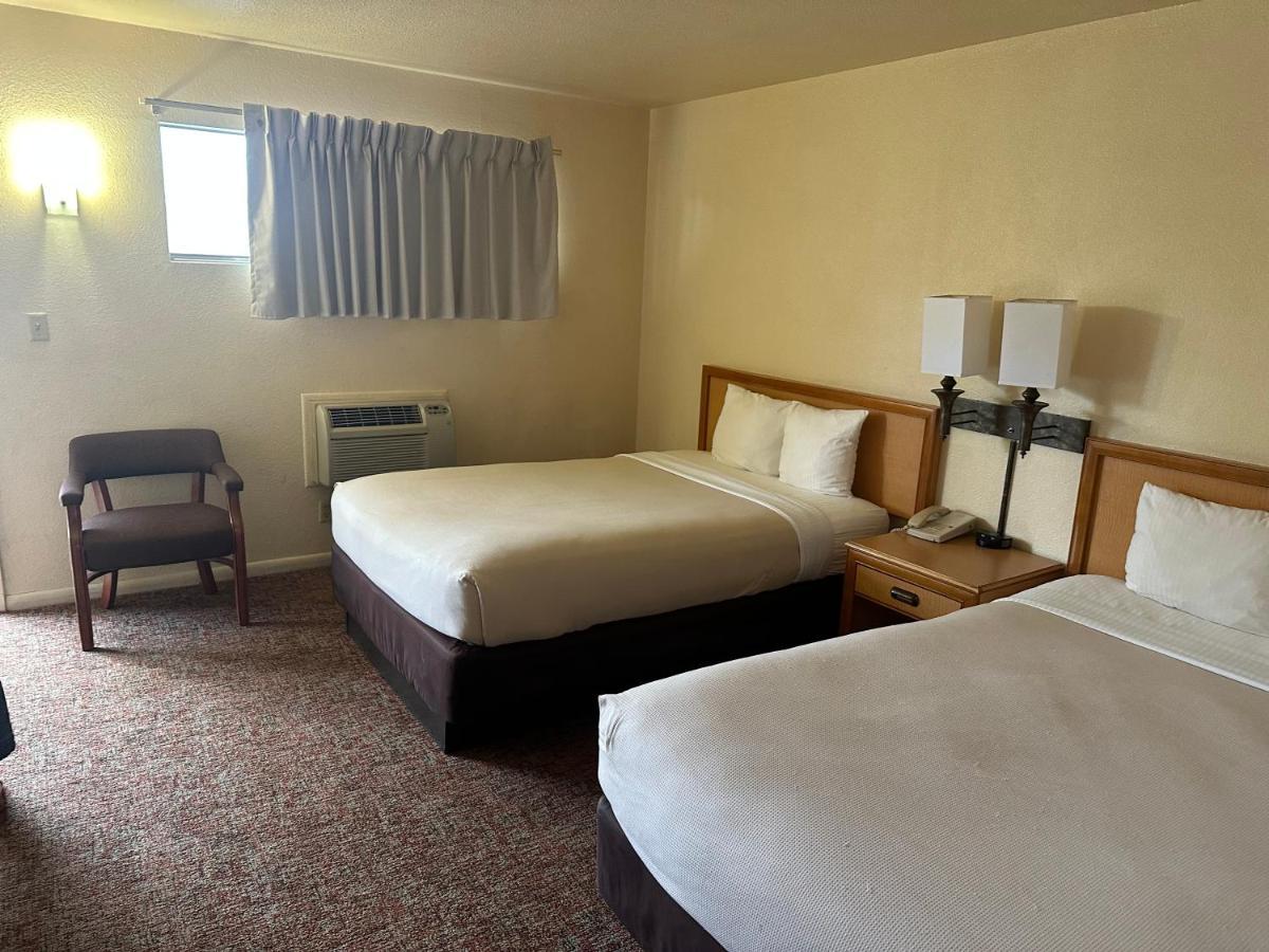 Big Bend Traveler'S Inn Great Bend Zewnętrze zdjęcie